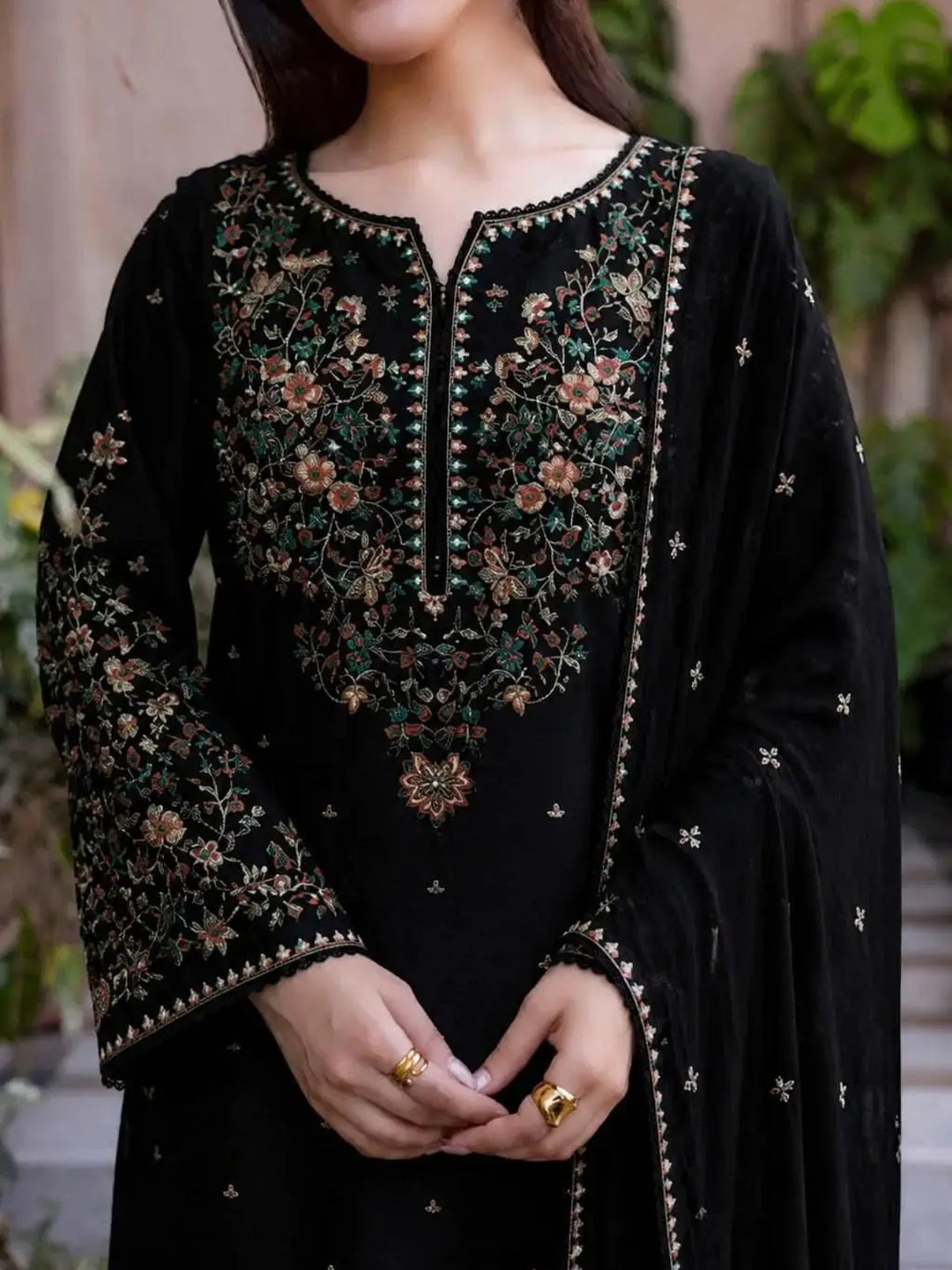 Midnight Bloom – 3 Pcs Unstitched Embroidered Dhanak Suit