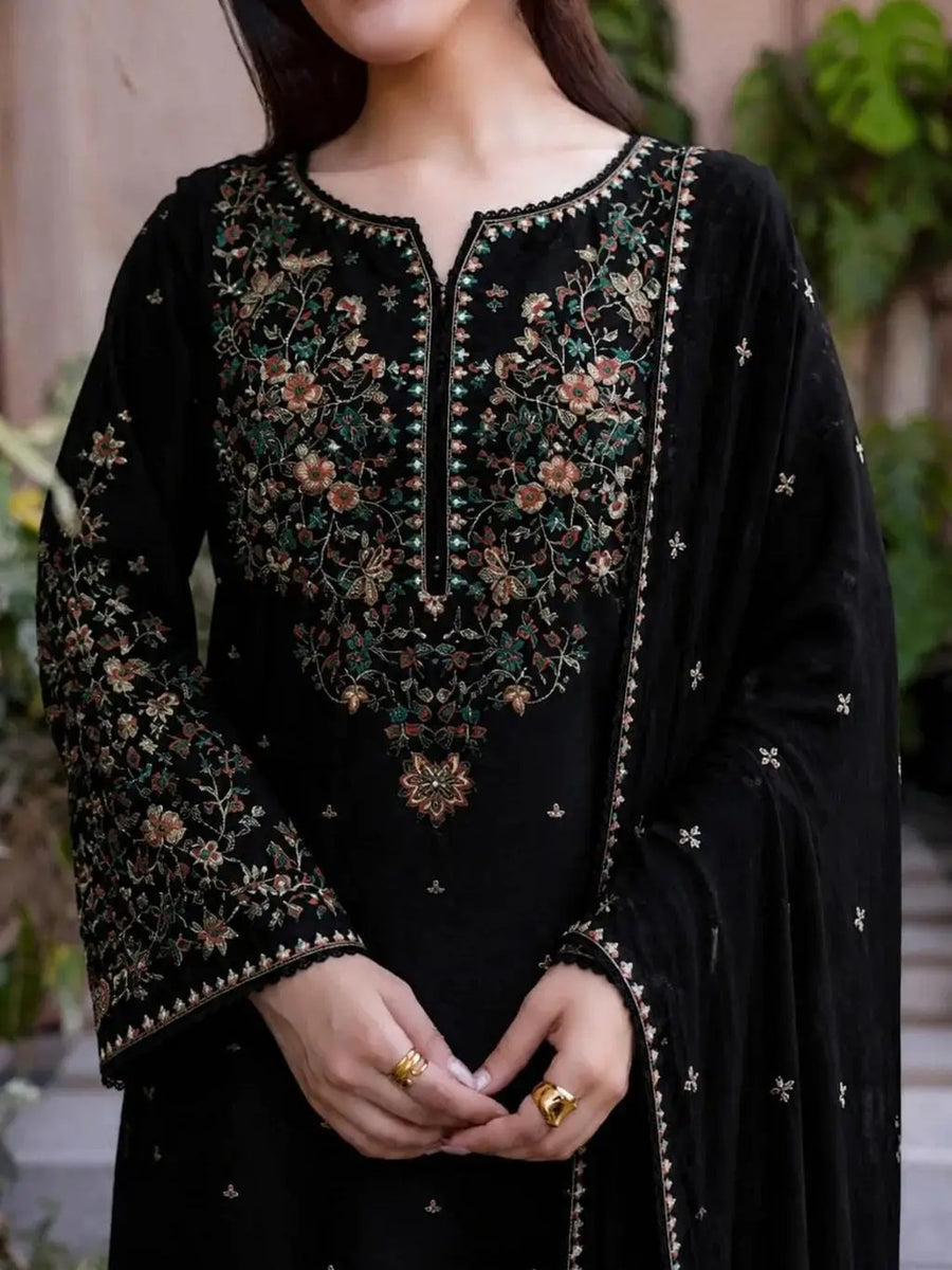 Midnight Bloom – 3 Pcs Unstitched Embroidered Dhanak Suit